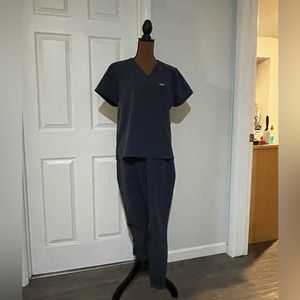 Lovingly used FIGS Dark Harbor Catarina with matching joggers